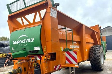 Épandeur Dangreville à plateau