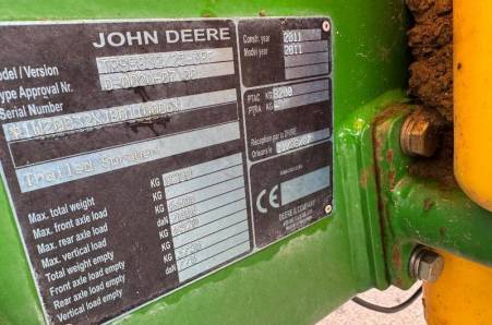 John Deere, 832