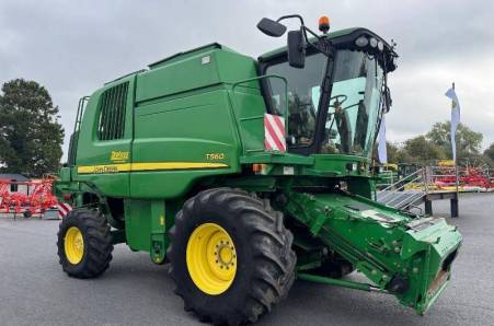 John Deere, T560
