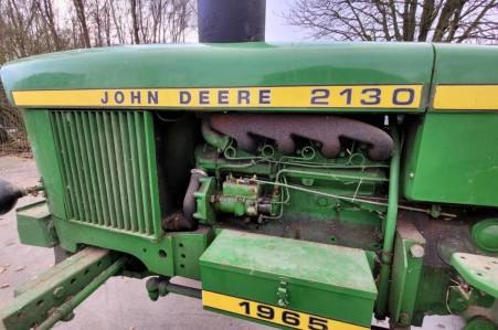 John Deere 2130 